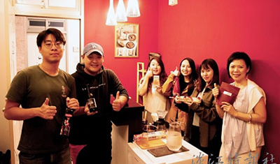 咖啡創客基地飄香(西文)